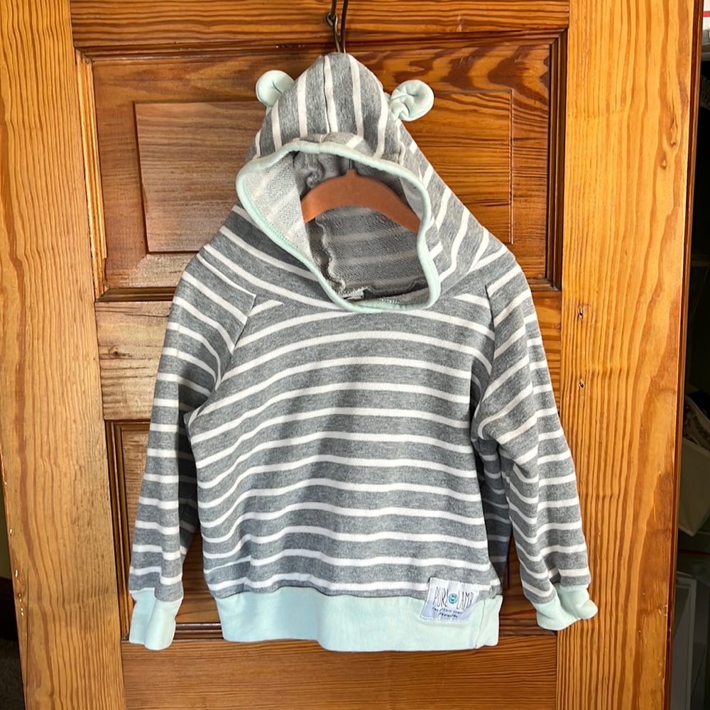 Adorable ear-ed hoodie